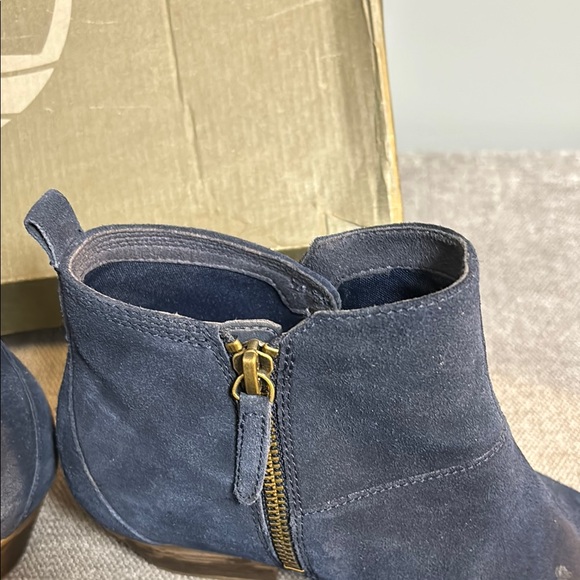 Timberland Stylish Navy Blue Suede Ankle Boots - Picture 2 of 5
